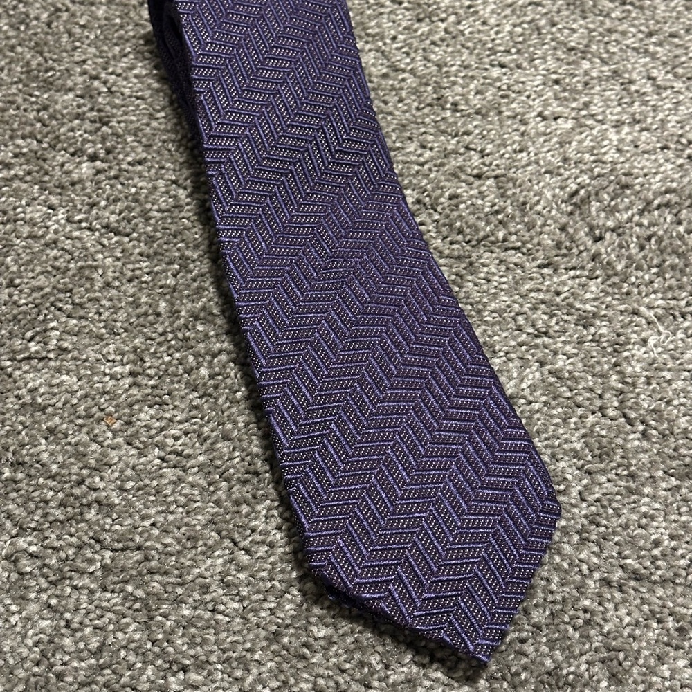 Giorgio Armani | Purple Chevron Tie | Made in Italy | Textured Silk Blend